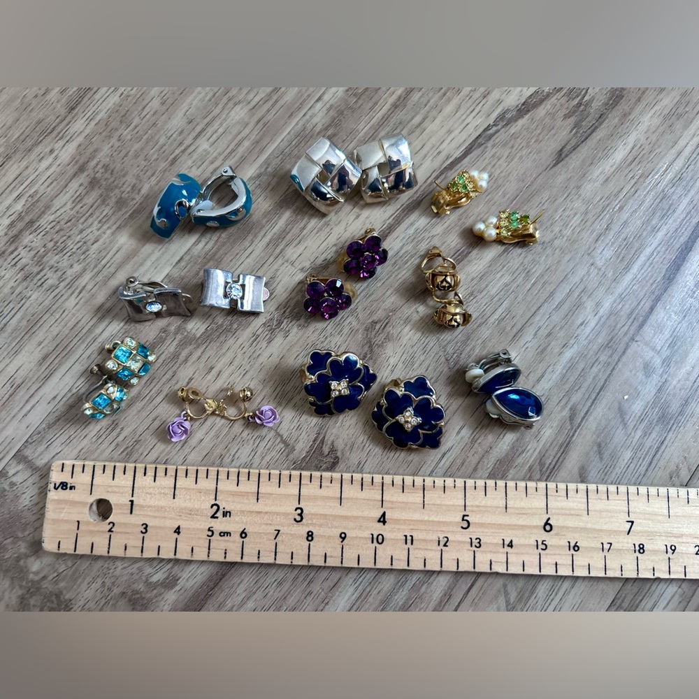 Vintage clip on earrings metal with gems granny grandma grandmacore glam dressup - Picture 2 of 3